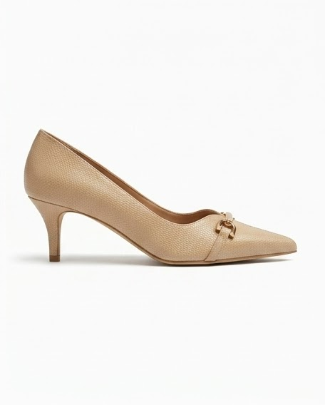 VIVACE Daria nude pump showing its pointed toe and 5 cm kitten heel, side view